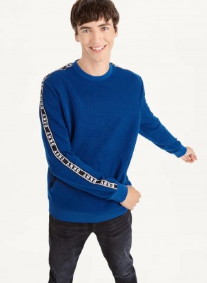 Blue Men's Dkny Directional Quilting Crewneck Sweaters | 601YPLMZT